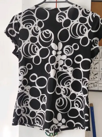 Polera negra estampada - miniatura 2