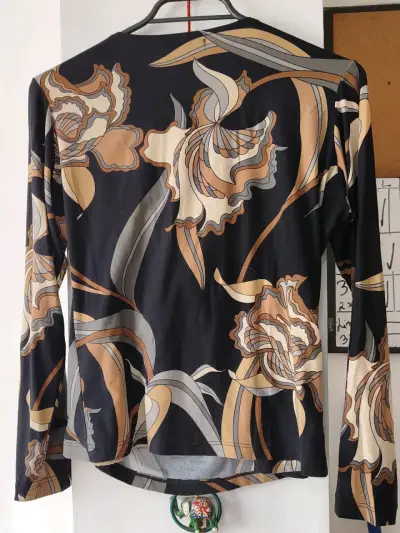 Blusa estampada floral negra - miniatura 2