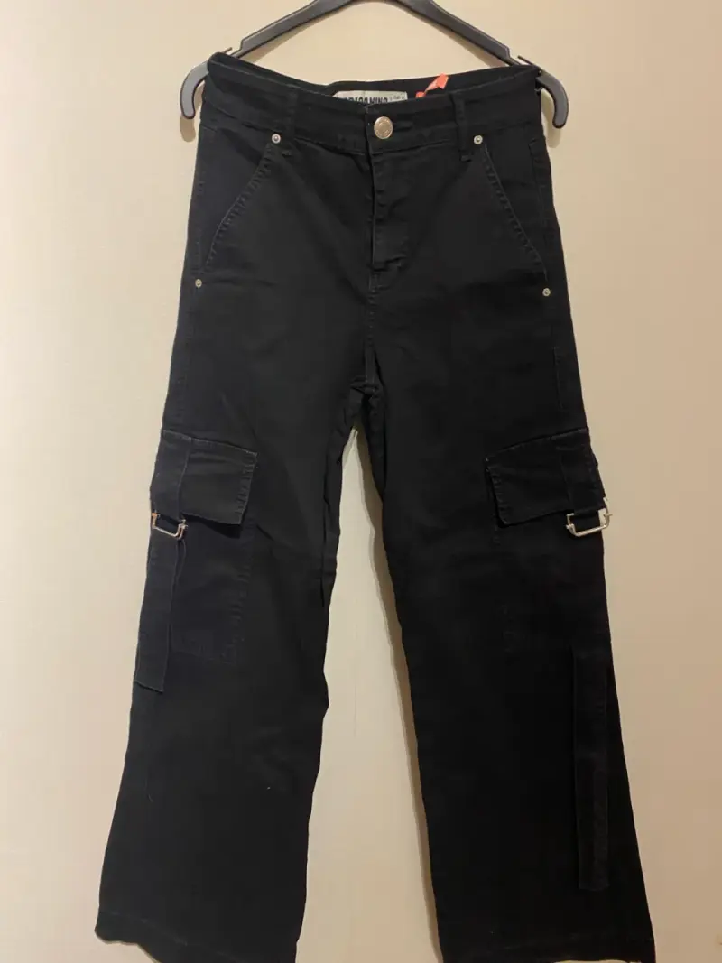 Pantalones negros cargo