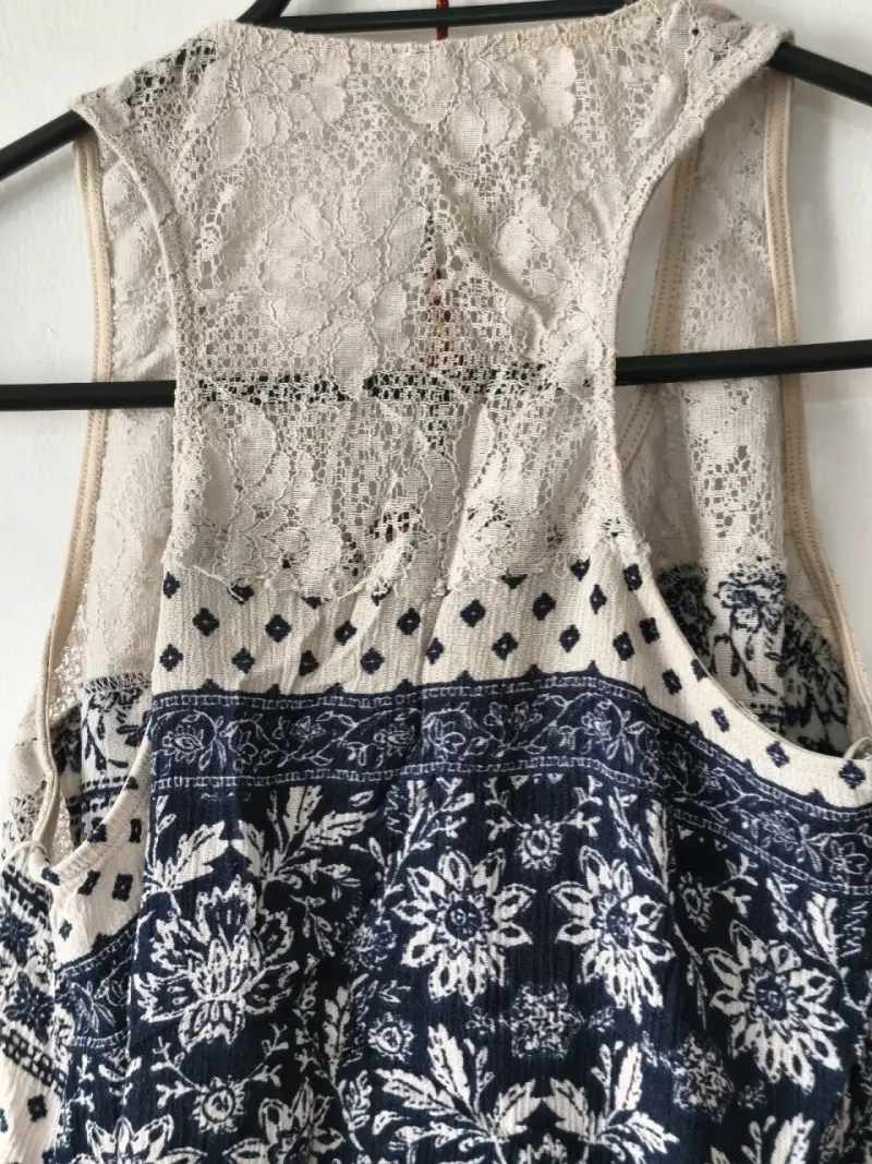 Blusa sin mangas azul y blanca - 2