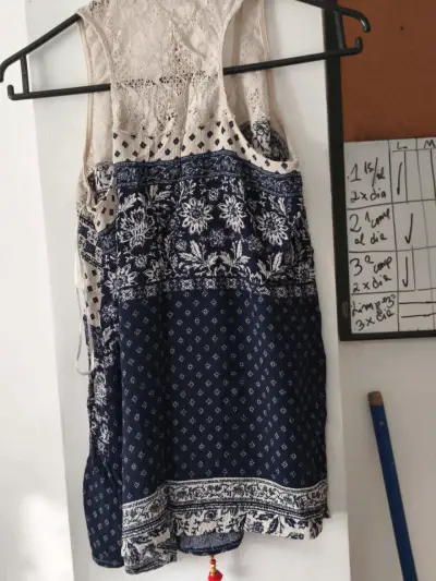 Blusa sin mangas azul y blanca - miniatura 3