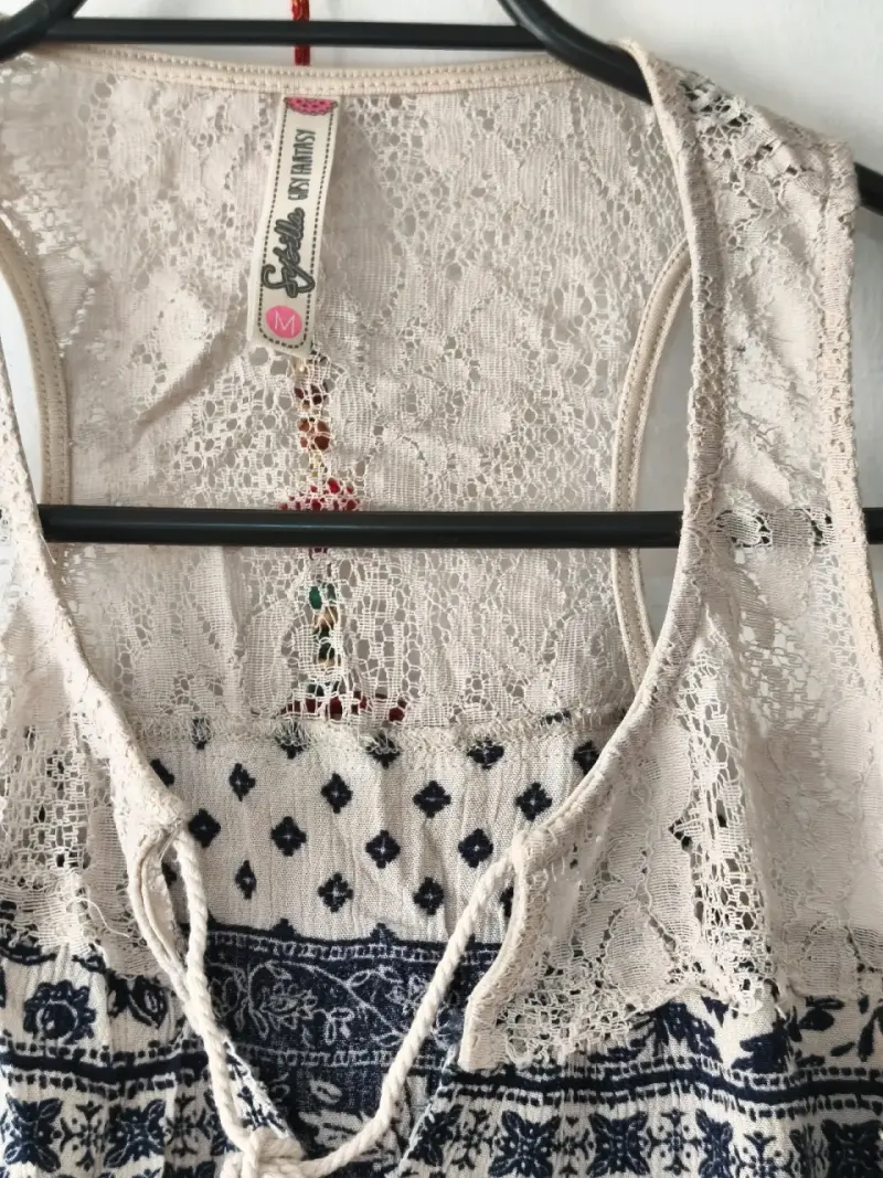 Blusa sin mangas azul y blanca - 4