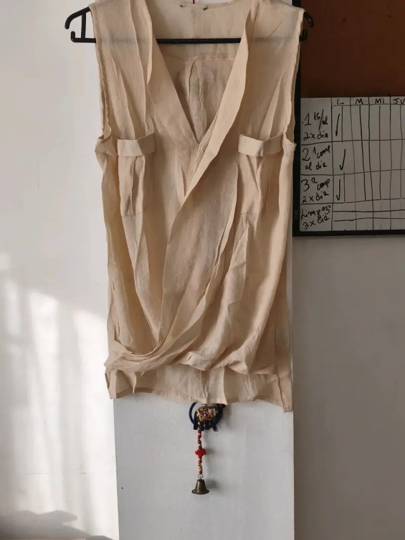 Blusa sin mangas beige - 1