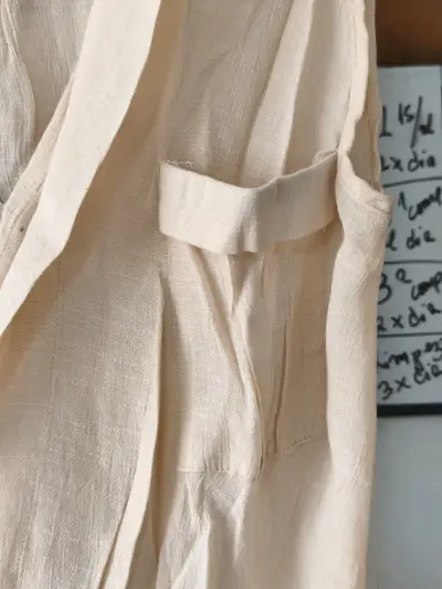 Blusa sin mangas beige - miniatura 3