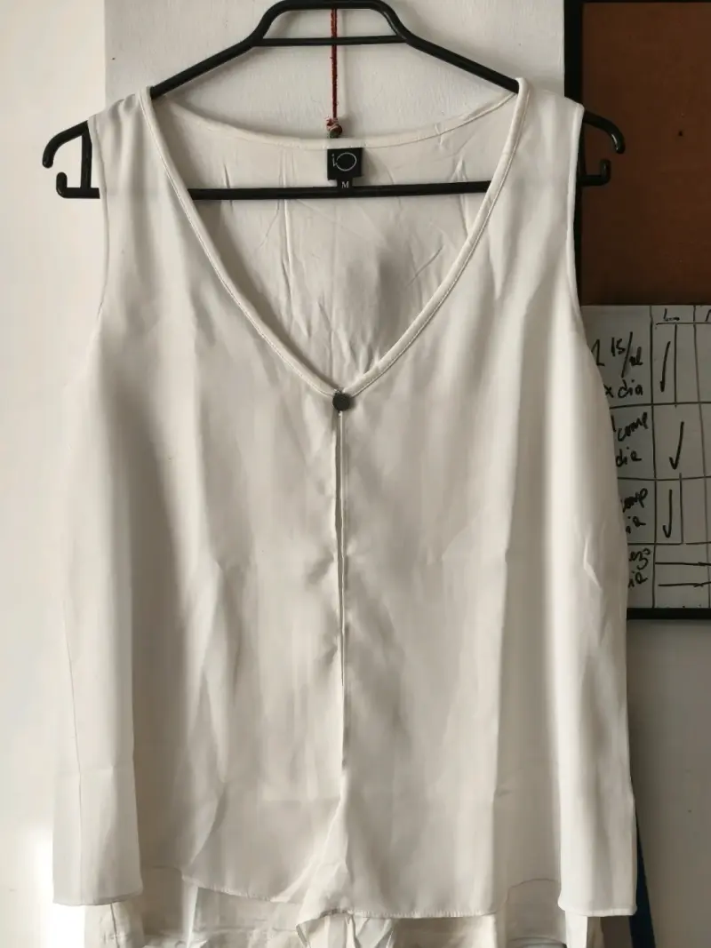 Blusa blanca sin mangas