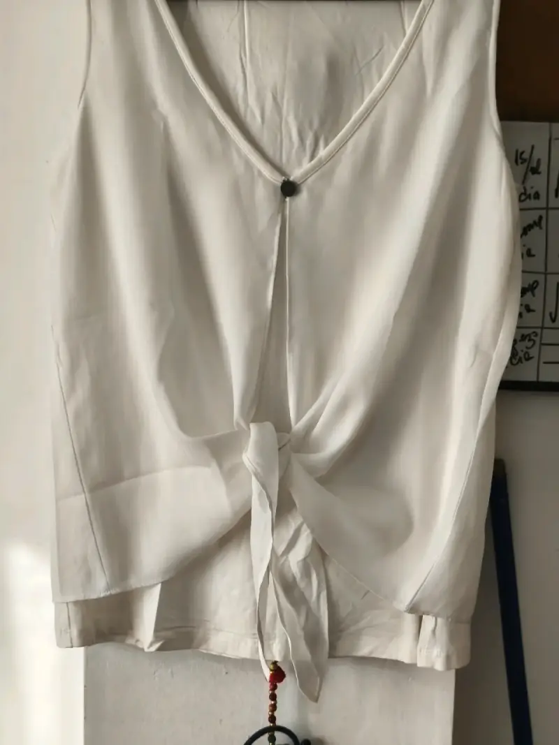 Blusa blanca sin mangas - 2