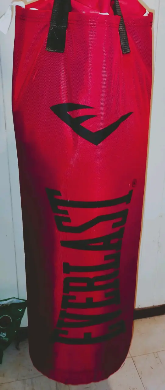 Saco de boxeo Everlast rojo