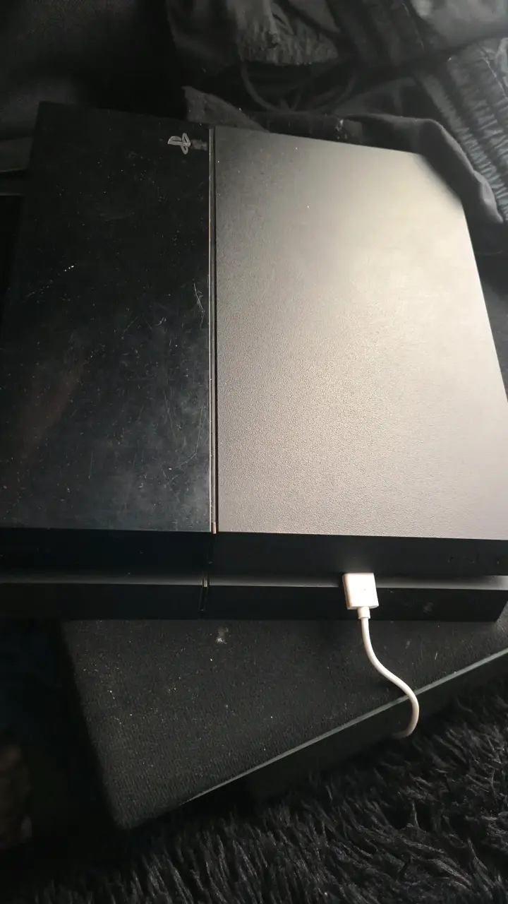 PS 4 en muy buen estado - 2