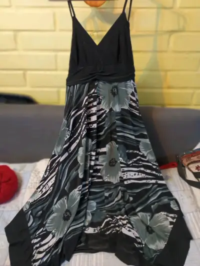 Abrigo negro con botones - miniatura 6