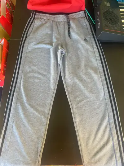Pantalones deportivos grises - miniatura 2