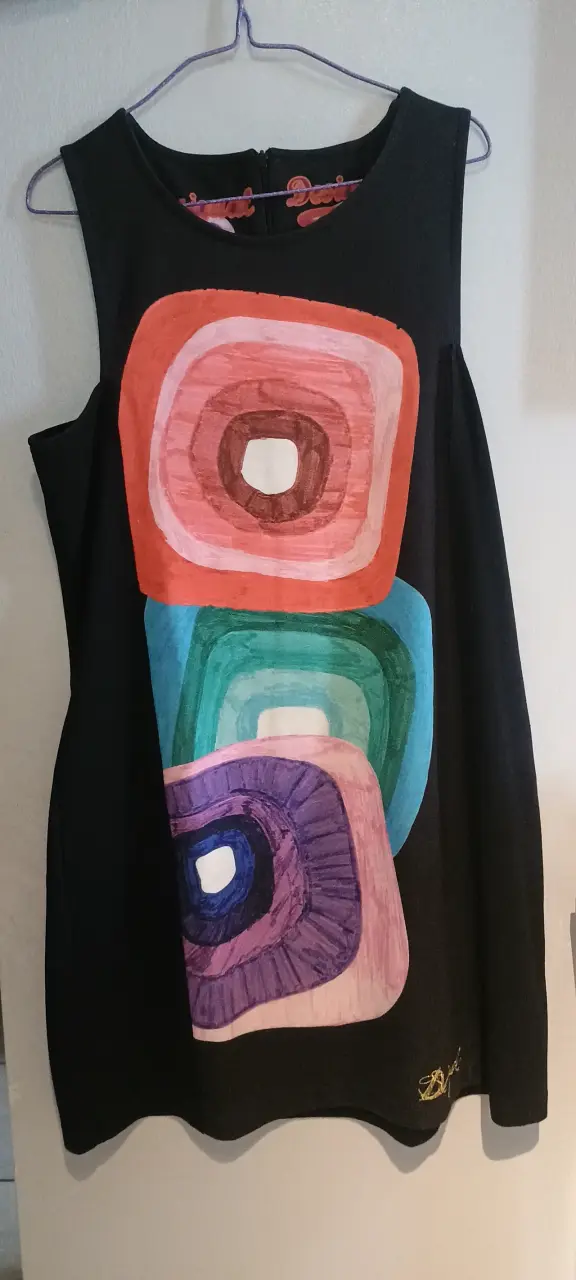 Vestido sin mangas con diseño colorido