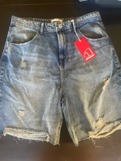 Shorts de mezclilla desgastados - miniatura 1