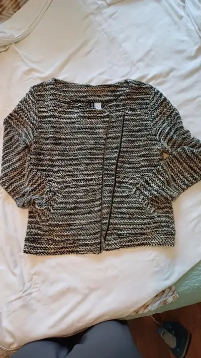 Chaqueta tejida blanco y negro - miniatura 1