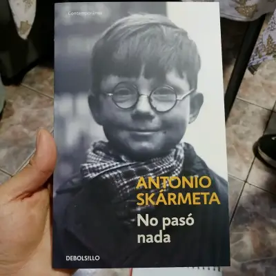 Libro 'No pasó nada' de Skármeta - miniatura 1