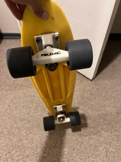 Skateboard penny amarillo compacto - miniatura 4