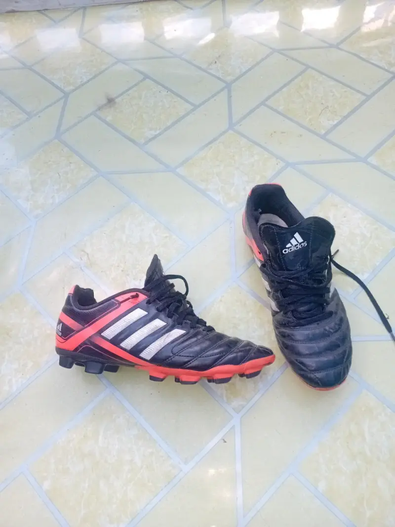 Zapatos de fútbol Adidas negras
