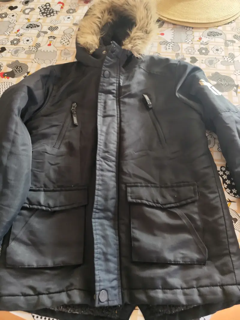 Parka negra con capucha de piel - 2