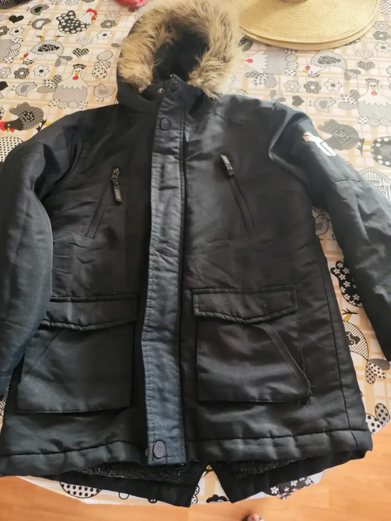 Parka negra con capucha de piel - 4