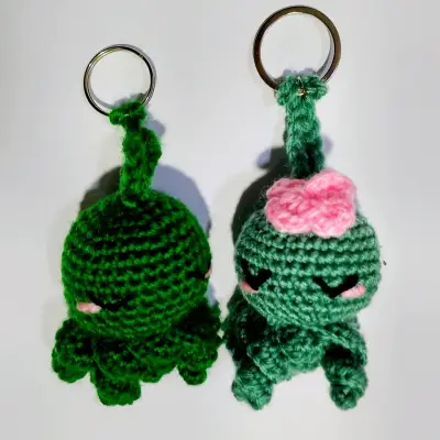 Llavero amigurumi pulpo verde - miniatura 1
