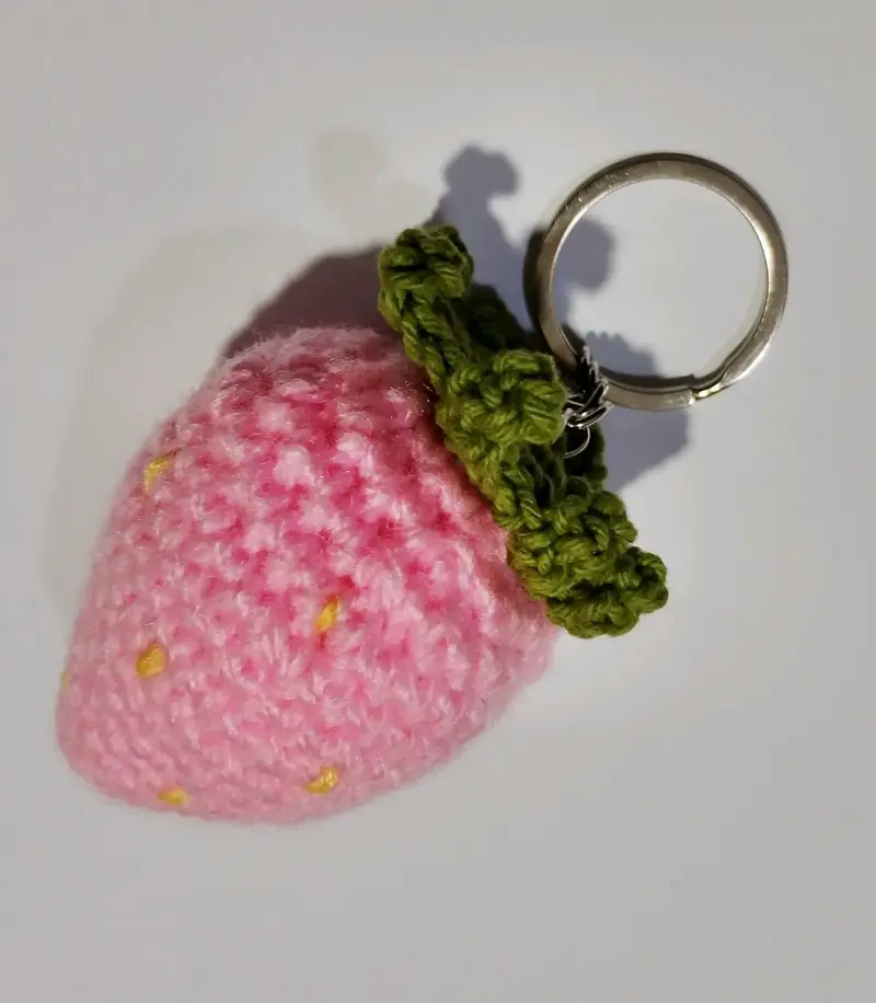 Llavero frutilla amigurumi