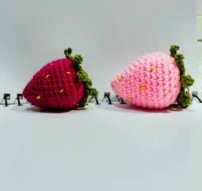 Llavero frutilla amigurumi - miniatura 2