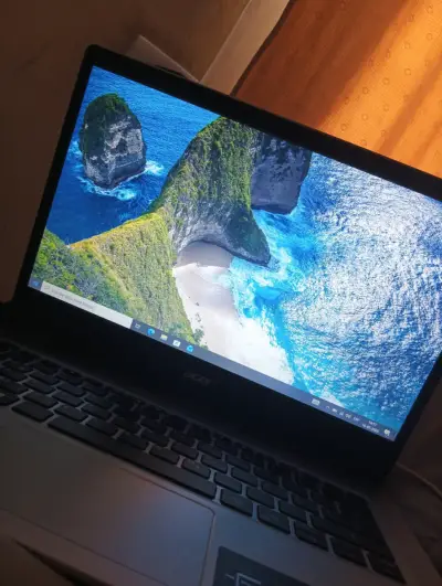 Notebook Acer en buen estado - miniatura 1
