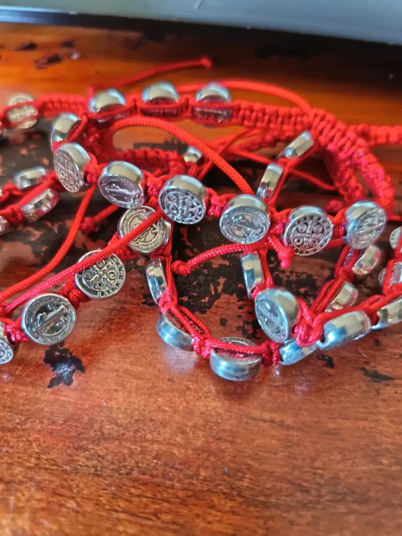 Pulsera roja San Benito - 4
