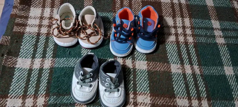 Zapatos de bebé variados