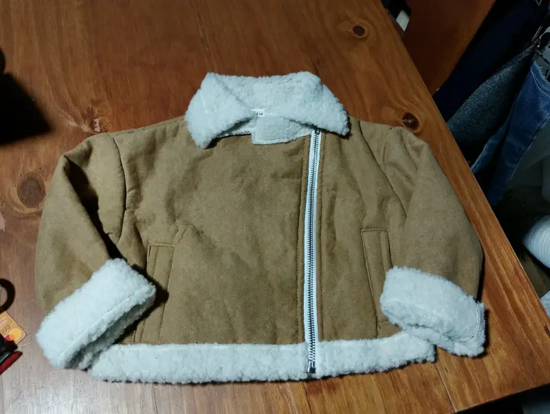 Chaqueta de piel sintética beige