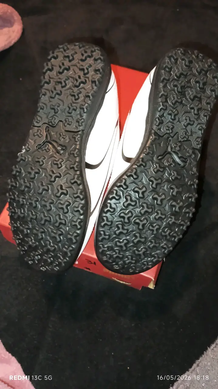 Zapatillas blancas deportivas - 3