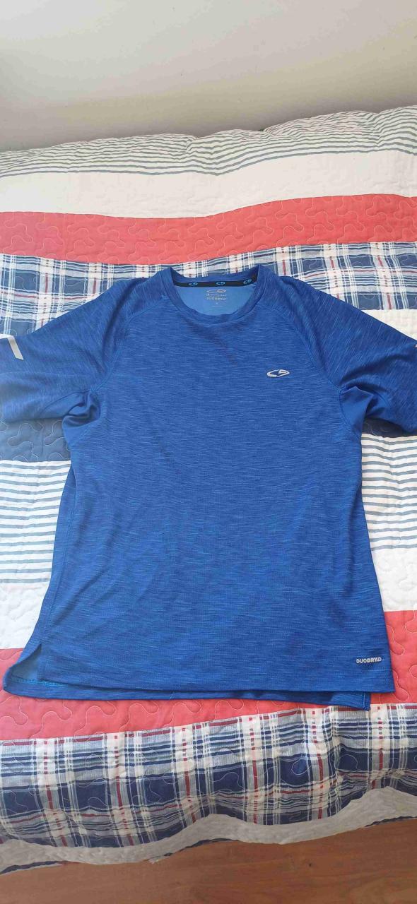 Polera deportiva azul