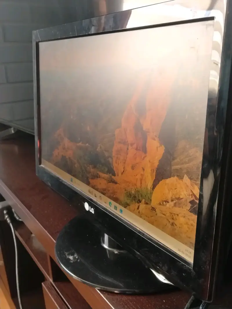 Monitor LG pantalla ancha - 2