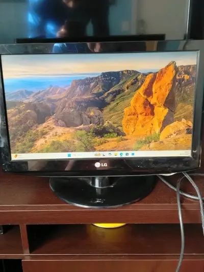 Monitor LG pantalla ancha - miniatura 3