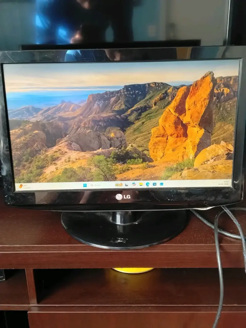 Monitor LG pantalla ancha - 4