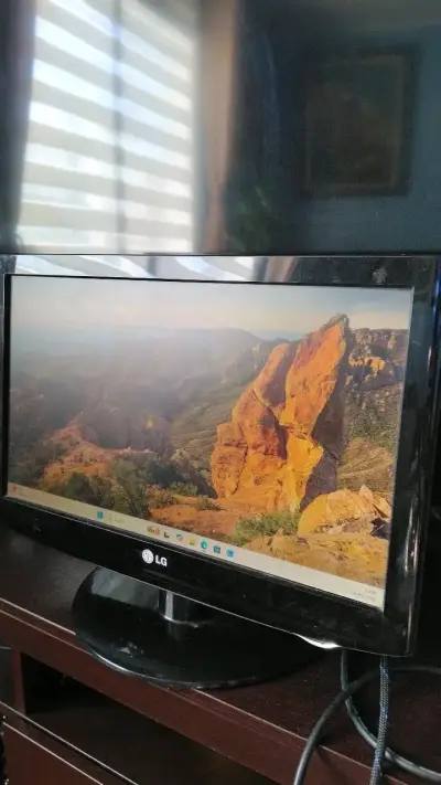 Monitor LG pantalla ancha - miniatura 5