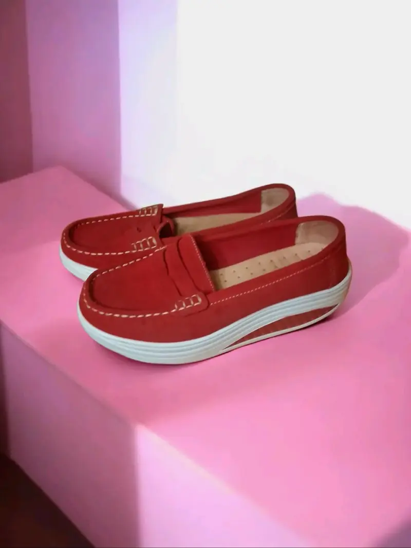 Mocasines rojos con suela alta