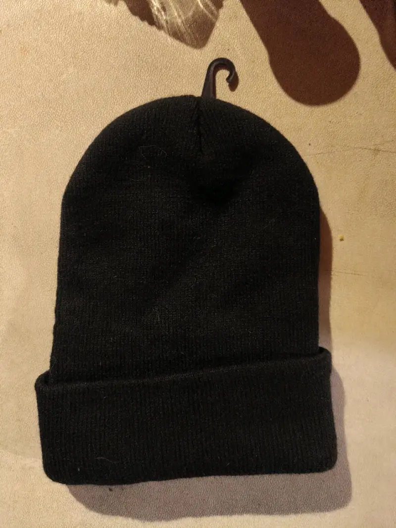 Gorro negro con bordado de (spiderman-y el cap) - 4