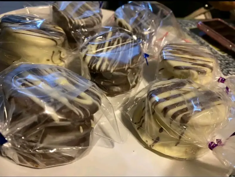 Alfajores bañados en chocolate - 1