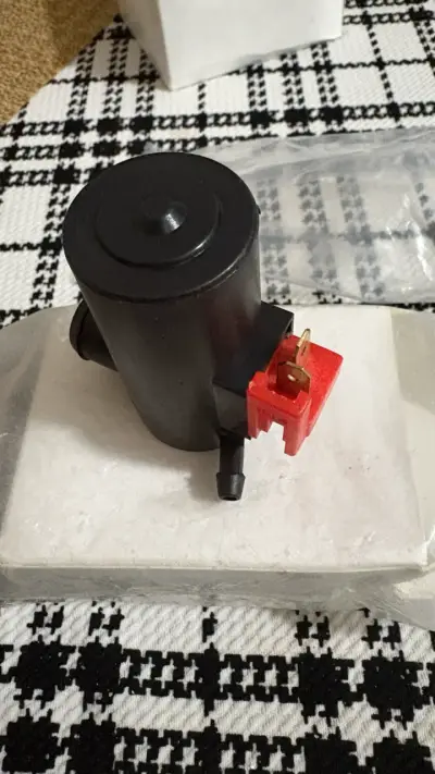 Bomba agua limpia parabrisas universal - miniatura 1