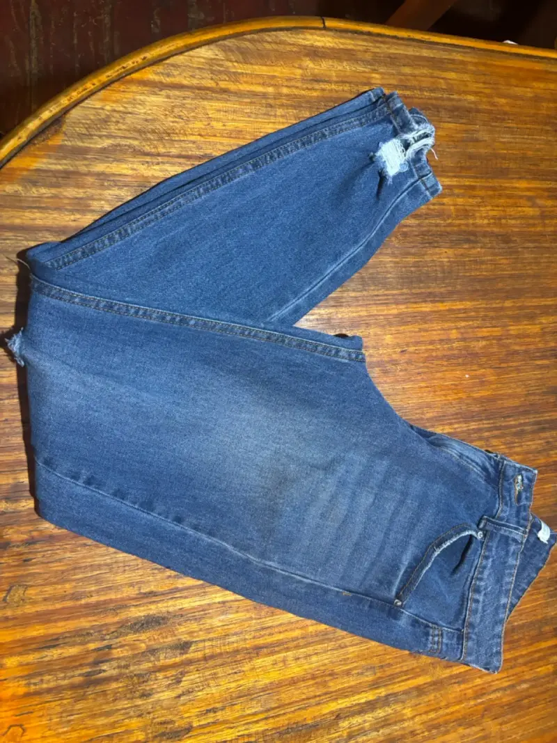 Jeans azules rasgados - 5