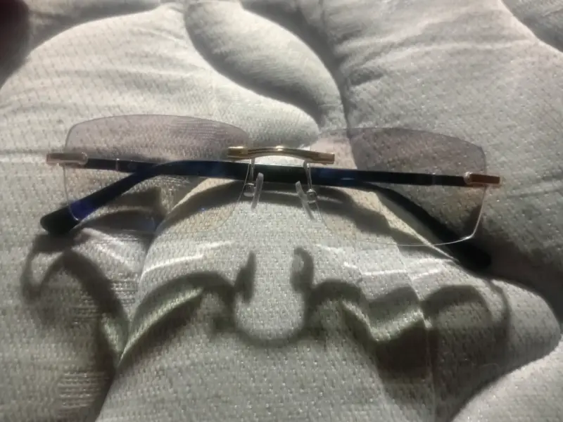 Lentes con marco dorado - 2