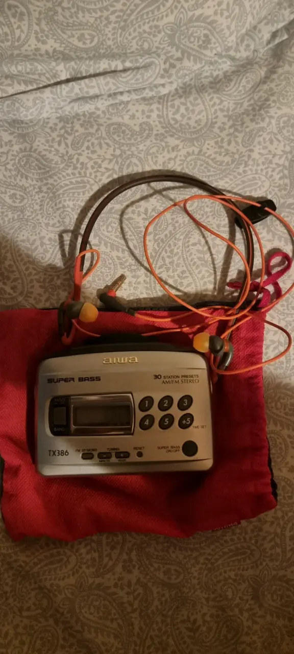 Walkman Aiwa con auriculares