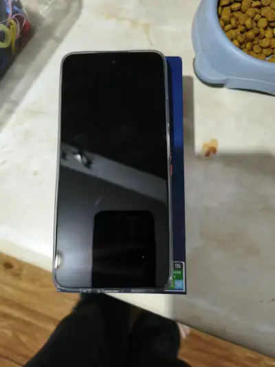 Smartphone Moto G35 5G nuevo - miniatura 3