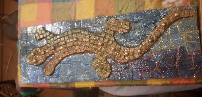 Cuadri con mosaico decorativo de lagarto - 1