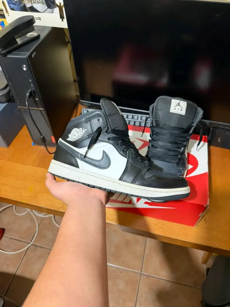 Air jordan 1 mid - 2