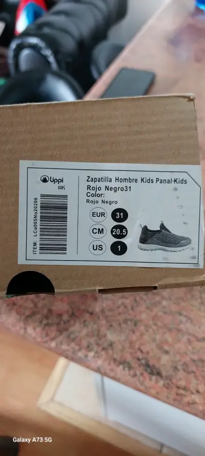 Zapatillas niño rojo y negro - miniatura 1