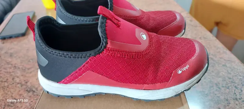 Zapatillas niño rojo y negro - 2