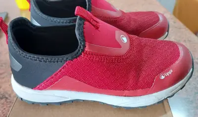 Zapatillas niño rojo y negro - miniatura 3