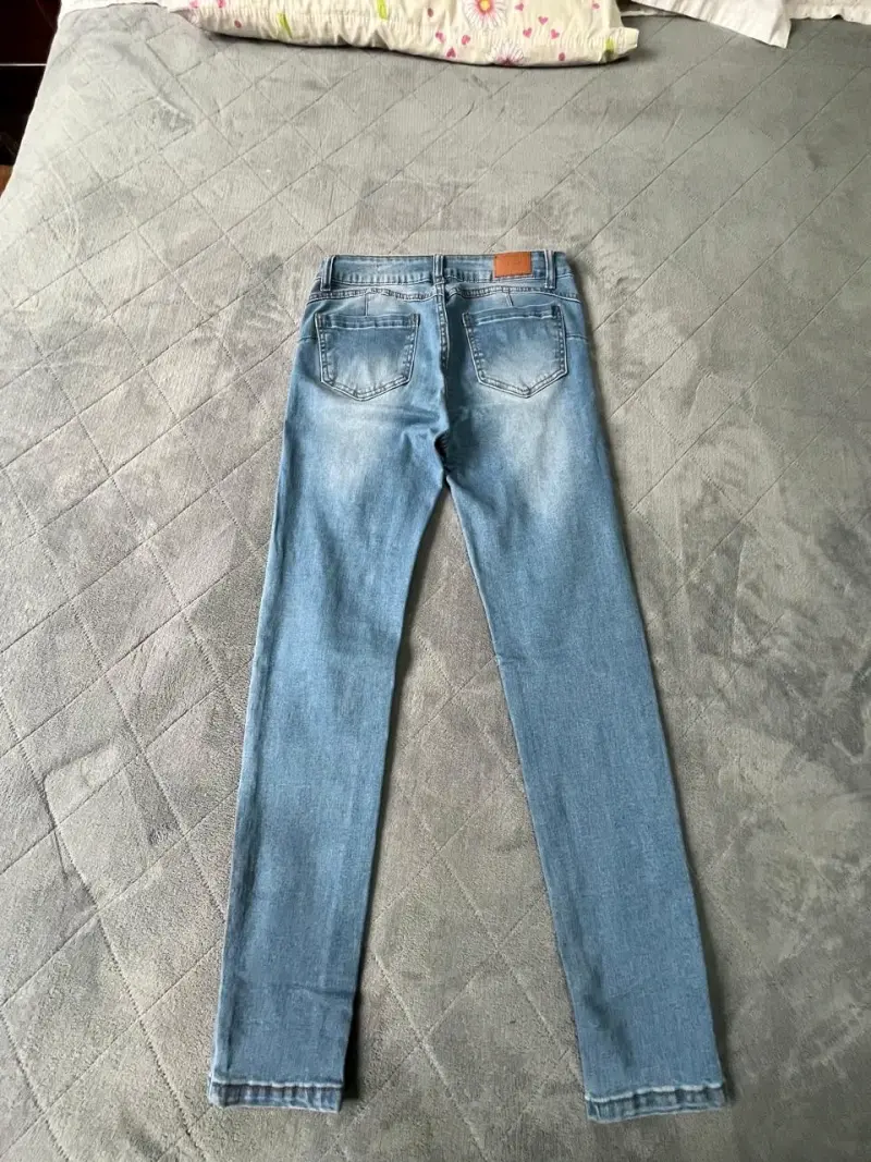 Jeans pitillos con push op - 4