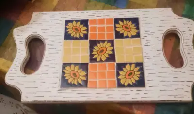 Bandeja de madera con girasoles - miniatura 1
